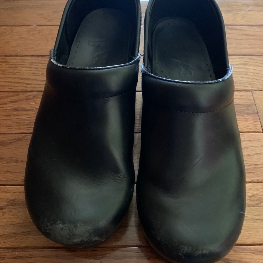 Women’s Classic Black Dansko Clog - Picture 4 of 5